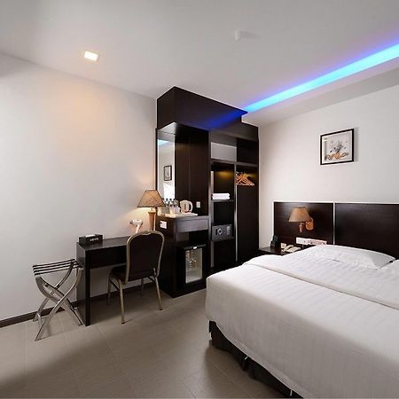 E-Red Hotel Bandar Perda Bukit Mertajam Luaran gambar